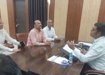 लखनऊ से कानपुर का रास्ता एलीवेटेड रोड निर्माण को लेकर हाइडिल चौराहा बंद करने से करीब दो किमी घूमकर आने को मजबूर आम  जनता