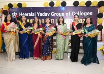 लखनऊ में सरोजनीनगर के हीरालाल यादव ग्रुप आफ कॉलेजेस के अंतिम वर्ष की छात्राओं का विदाई समारोह आयोजित