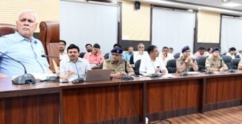 ट्रांसपोर्ट नगर योजना के अवशेष किसानों को वर्तमान रेट से दें मुआवजा : मुख्यमंत्री