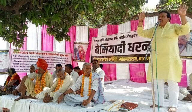 ट्रांसपोर्ट नगर मामला: चौथे दिन भी किसानों का धरना जारी, समिति ने 11 किसानों का मार्ल्यापण कर अनशन पर बैठाया