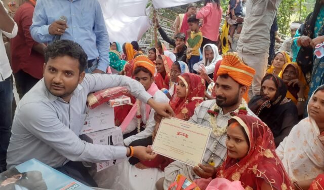 सामूहिक विवाह: जब ब्लॉक मुख्यालय पर पर्याप्त जगह, तो क्यों हुआ निजी लॉन में सरकारी आयोजन? उठ रहे सवालों का कौन देगा जवाब