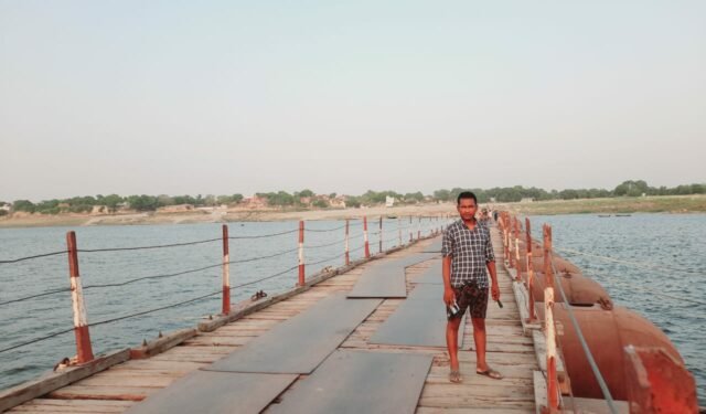 मारकण्डेय महादेव से टांडा कला के बीच हटेगा पीपा पुल, आने जाने वाले लोगों को होगी परेशानी