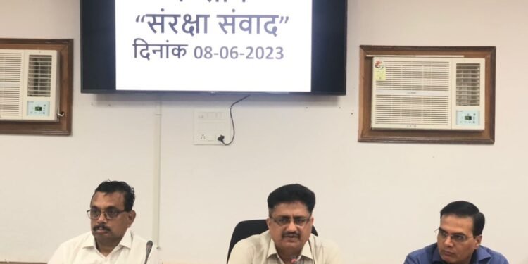 संरक्षा संबंधी विभिन्न बिन्दुओं पर किया गया मंथन एवं विचार विमर्श