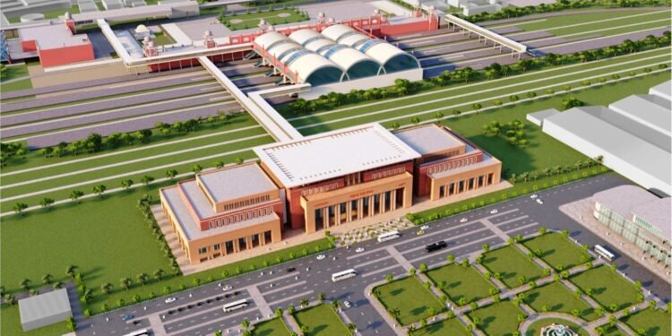 चारबाग स्टेशन भवन की नींव की खुदाई के बाद आरसीसी का कार्य शुरू