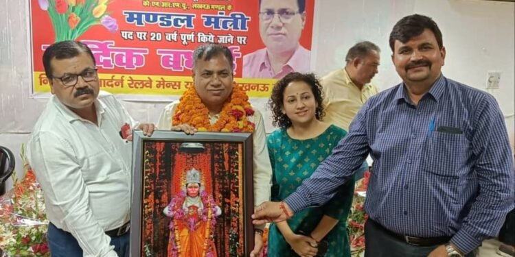 चारबाग स्टेशन पर आरके पांडेय का हुआ स्वागत