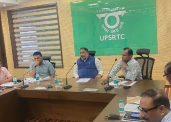 अधिकारी फील्ड में जाकर ओवरलोड वाहनों की कड़ाई से जांच करें: दयाशंकर सिंह