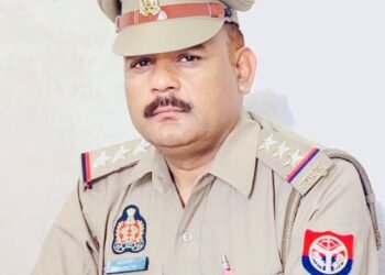 लखनऊ निगोहां के विजय प्रताप के कंधे पर डीसीपी ने लगाया तीसरा सितारा