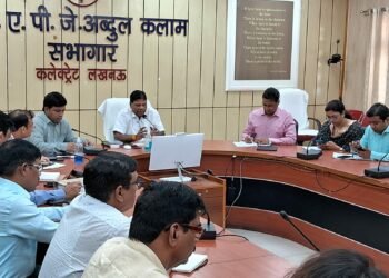 लखनऊ में शुरू हुई अंतर्राष्ट्रीय योग दिवस की तैयारियां, डीएम ने कसे पेंच