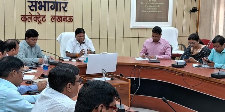 लखनऊ में शुरू हुई अंतर्राष्ट्रीय योग दिवस की तैयारियां, डीएम ने कसे पेंच