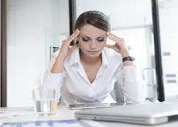 इन 5 तरीकों से वर्किंग महिलाएं मैनेज करें अपने ऑफिस और घर का स्ट्रेस