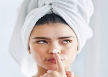 नहाने के बाद ये 4 गलतियां न करें, इससे खराब होती है स्किन और हेयर की क्वालिटी