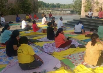 हर घर आंगन योग सप्ताह का जनेश्वर मिश्र पार्क लखनऊ में दूसरा दिन