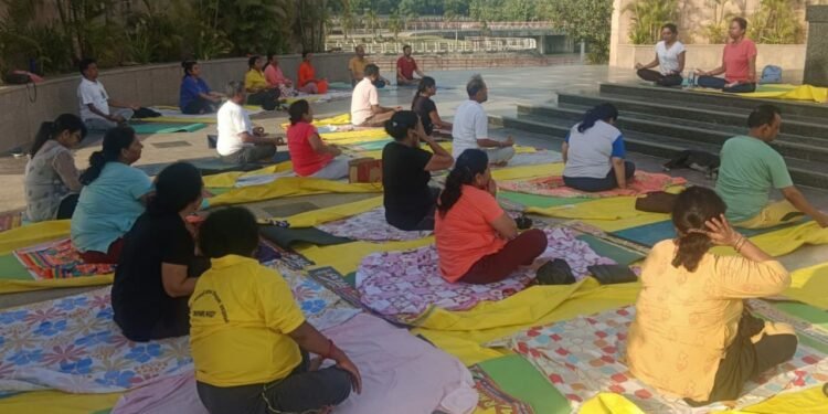 हर घर आंगन योग सप्ताह का जनेश्वर मिश्र पार्क लखनऊ में दूसरा दिन