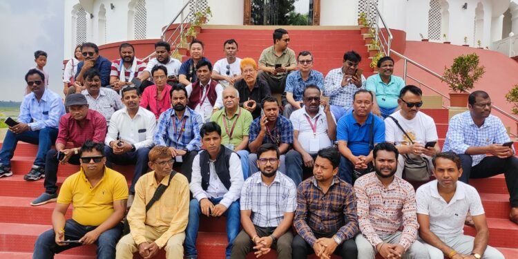 अंतर्राष्ट्रीय योग दिवस को सफल बनाने के लिए हर घर आंगन योग के उद्देश्य से योगाभ्यास