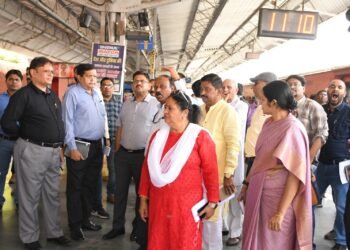 यात्री सुविधा समिति ने किया लखनऊ के स्टेशनों का निरीक्षण