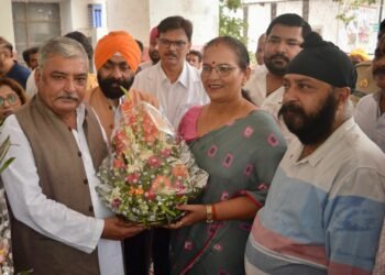 लखनऊ के लोकबंधु अस्पताल में महापौर ने किया वाटर कूलर का उद्घाटन