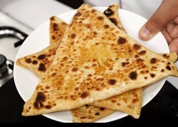 ट्राई कीजिए वेज मुग़लाई परांठा रेसिपी