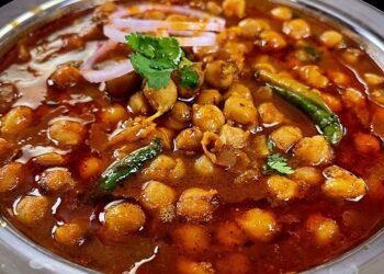 बनाइये बिल्कुल आसान चना मसाला (पंजाबी छोले चना) रेसिपी
