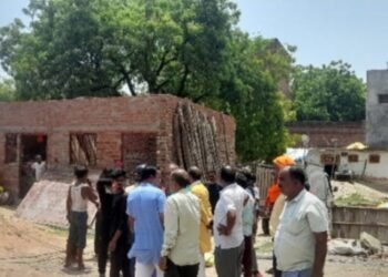 लखनऊ में पीजीआई क्षेत्र के बलदेव विहार तेलीबाग जोन 8 में सरकारी जमीन पर हो रहा अवैध निर्माण