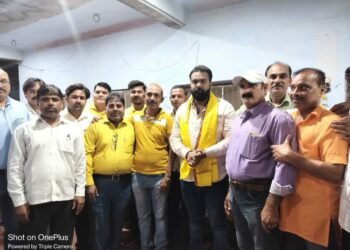 लखनऊ में मोहनलालगंज के मऊ कस्बे में पत्रकार एकता वेलफेयर एसोसिएशन द्वारा सम्मान समारोह का किया गया आयोजन