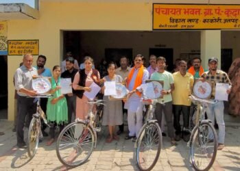 आपका विधायक आपके द्वार कार्यक्रम में सरोजनीनगर कुढ़ा ईंटगाव में चार मेधावियों को किया गया सम्मानित 