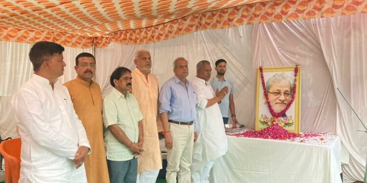 नम आँखों से याद किए गए रामेश्वर पांडेय काका