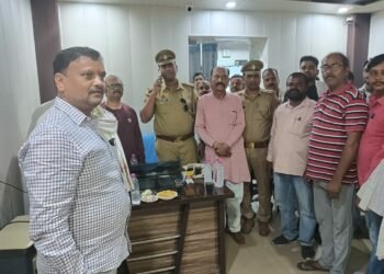 बिजनौर आदर्श व्यापार मंडल की बैठक में व्यापारियों ने थाना प्रभारी को समस्याओं से कराया अवगत