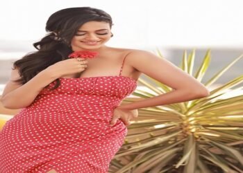 42 साल की Shweta Tiwari ने पोल्का डॉट ड्रेस में फॉलांट किया अपना कातिलाना फिगर