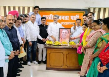 लखनऊ महानगर पार्टी  कार्यालय पर  धूमधाम से बनाया मुख्यमंत्री का जन्म दिवस