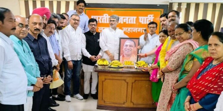 लखनऊ महानगर पार्टी  कार्यालय पर  धूमधाम से बनाया मुख्यमंत्री का जन्म दिवस