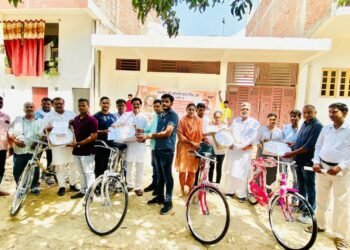 लखनऊ के सरोजनीनगर में आपका विधायक आपके द्वार कार्यक्रम के तहत जनसुनवाई व निशुल्क स्वास्थ्य परीक्षण