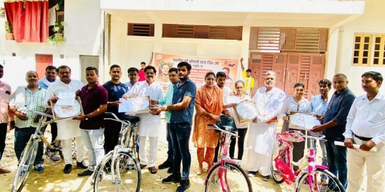 लखनऊ के सरोजनीनगर में आपका विधायक आपके द्वार कार्यक्रम के तहत जनसुनवाई व निशुल्क स्वास्थ्य परीक्षण