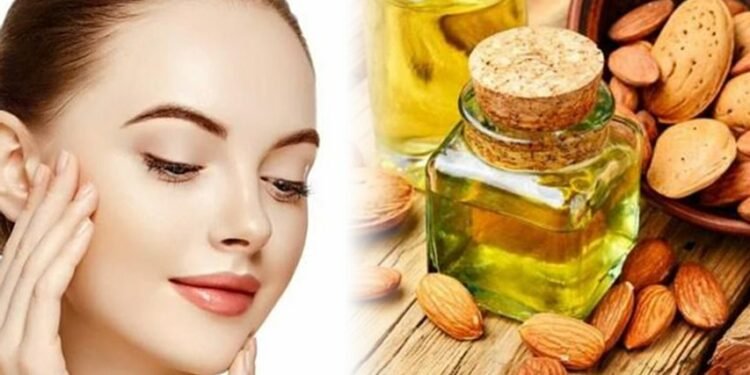 रात में सोने से पहले चेहरे पर लगाएं बादाम का तेल, मिलेंगे ये 5 अद्भुत फायदे