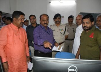 यात्री सुविधा समिति ने रेलयात्रियों से सुविधाओं का फीड बैक लिया