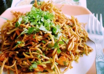 बनाइए Indian Street Food Crispy Noodle Veg -चाइनीज़ भेल Recipe