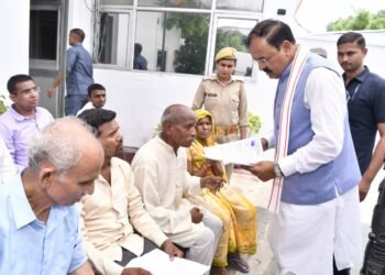 उप मुख्यमंत्री केशव प्रसाद मौर्य ने लगाया जनता दर्शन कार्यक्रम