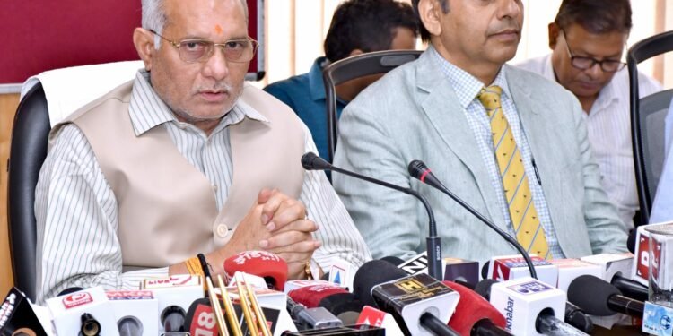 प्रदेश के सभी जनपदों में मोबाइल वेटनरी यूनिट का संचालन: धर्मपाल सिंह