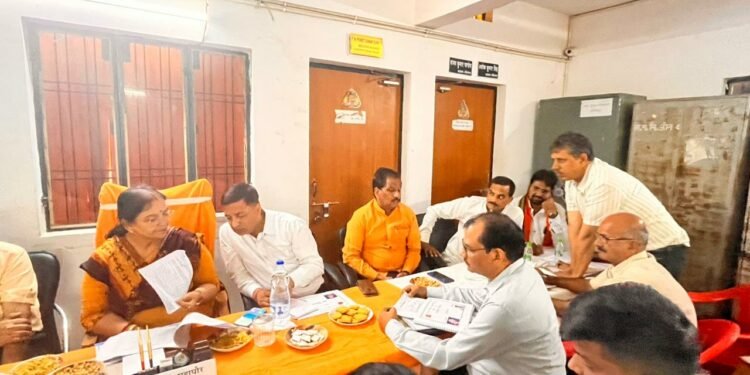 लखनऊ में जन समस्याओं के त्वरित निस्तारण एवं विकास को गति प्रदान करने के उद्देश्य से महापौर ने जोनवार बैठक कर दिए निर्देश