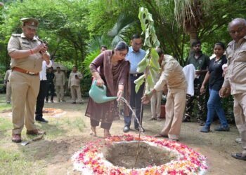 लखनऊ चिड़ियाघर में हुआ फलदार पौधो का रोपण कार्यक्रम