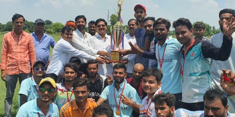 लखनऊ बंथरा के नरायनपुर ग्रामीण क्रिकेट लीग में सिकरौली ने मारी बाजी, 30 रन से विजयी