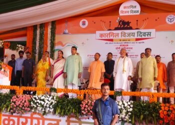 लखनऊ में मुख्यमंत्री योगी ने कारगिल शहीदों को दिया श्रद्धांजलि