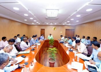 निकायों के विकास कार्यों एवं योजनाओं में तेजी लाई जाय: एके शर्मा