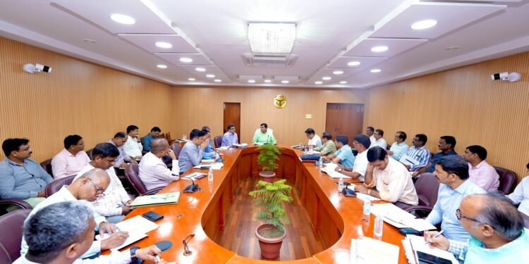 निकायों के विकास कार्यों एवं योजनाओं में तेजी लाई जाय: एके शर्मा