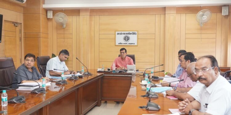 सावन के धार्मिक आयोजन एवं कांवड़ यात्रा को देखते हुये विद्युत कार्मिक बरते पूरी सजगता: एके शर्मा