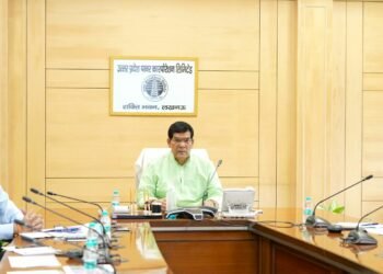 बड़े बकायेदारों से वसूली के लिए रात में भी उन्हें फोन किये जाएं और मुनादी भी करायी जाय: एके शर्मा