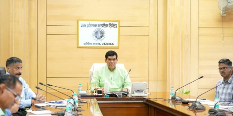 बड़े बकायेदारों से वसूली के लिए रात में भी उन्हें फोन किये जाएं और मुनादी भी करायी जाय: एके शर्मा