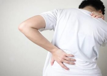 Home Remedies For Back Pain:कमर दर्द में जल्दी पाना चाहते हैं राहत, तो अपनाएं ये घरेलू उपाय