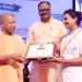 लखनऊ में मुख्यमंत्री ने एएनएम स्वास्थ्य कार्यकर्त्रियों को दिया नियुक्ति पत्र
