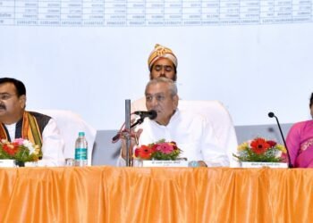 गन्ना विकास मंत्री की अध्यक्षता में प्रदेश स्तरीय विभागीय समीक्षा बैठक सम्पन्न