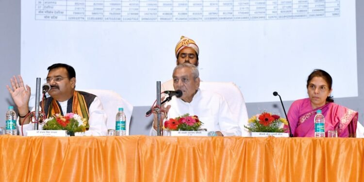 गन्ना विकास मंत्री की अध्यक्षता में प्रदेश स्तरीय विभागीय समीक्षा बैठक सम्पन्न